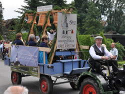 Glocken-Wagen des Posaunenchors zum Dorfjubiläum